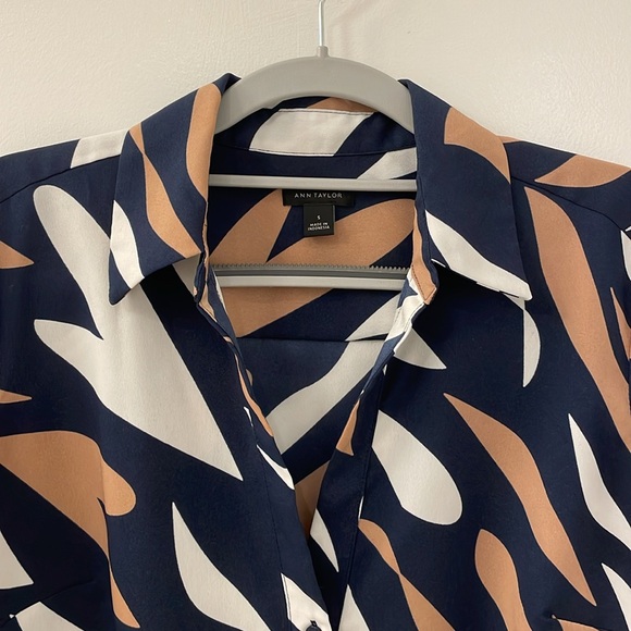 Ann Taylor patterned long sleeve blouse. Size: small - Picture 5 of 8